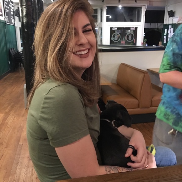 Meet your Posher, Michelle - Picture 1 of 3